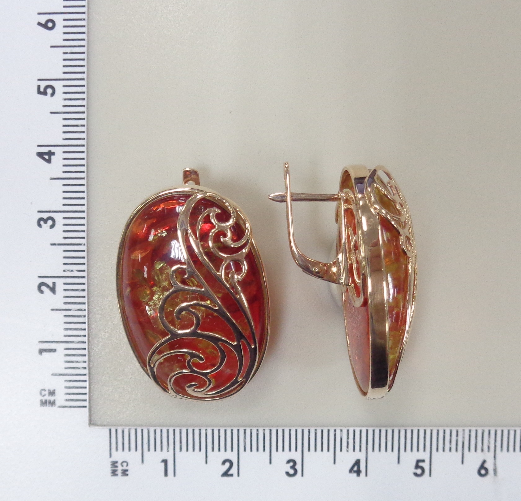 Серебряные серьги с янтарем